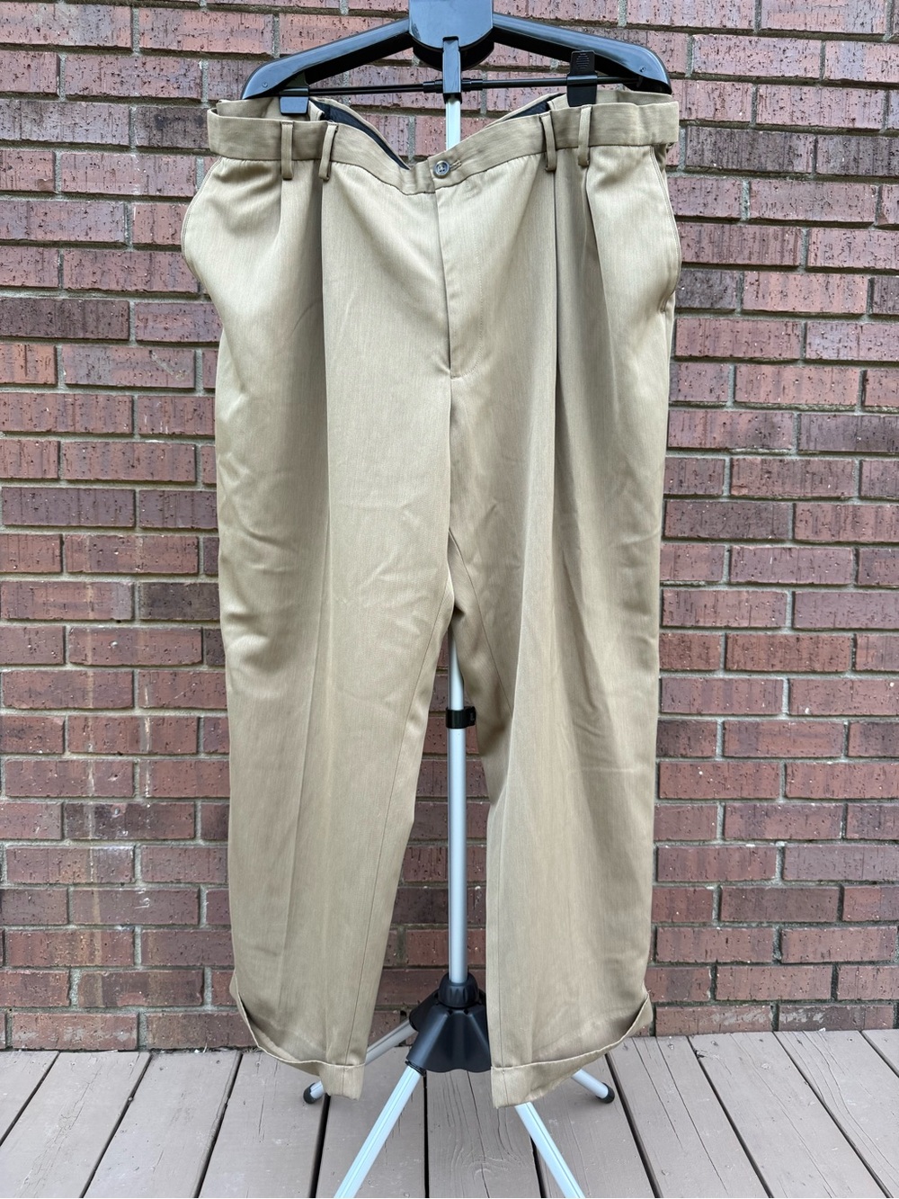 Izod Men's Khaki Pleated Front Chinos